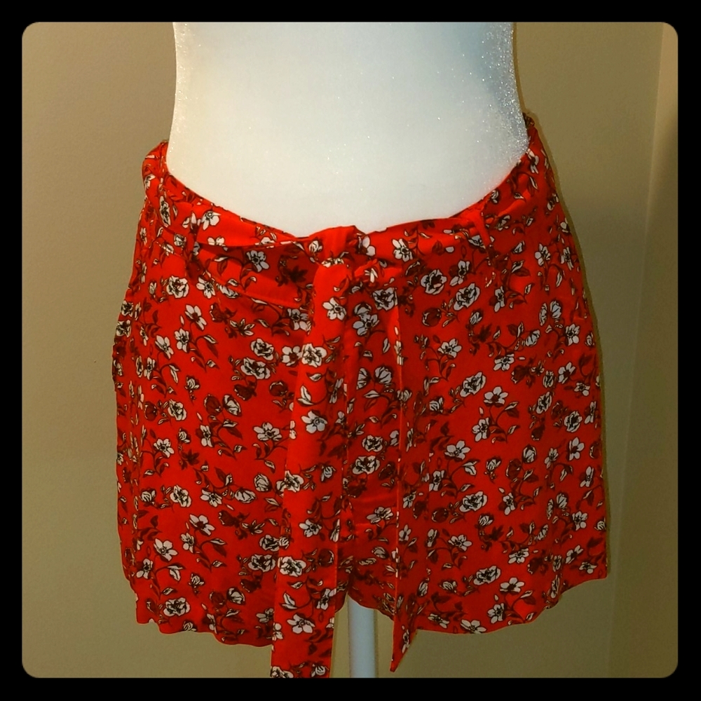 Divided from H&M Floral Printed Tie Waist Shorts